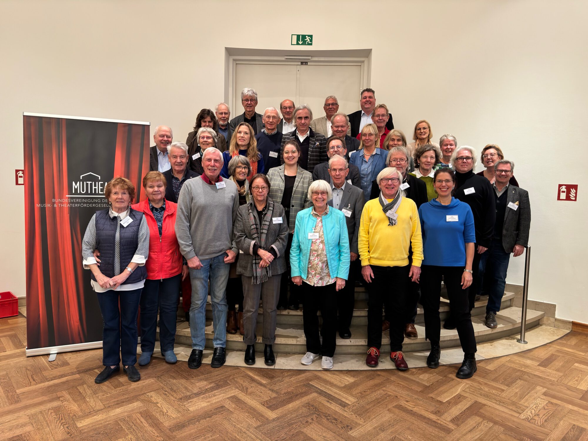 Gruppenbild mit Delegierten von Theaterfördervereinen aus ganz Deutschland